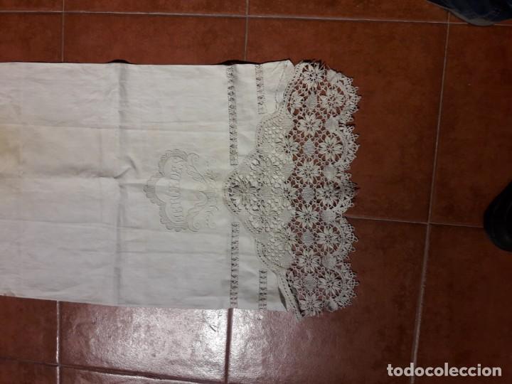 Antig&uuml;edades: Almohad&oacute;n bordado - Foto 3