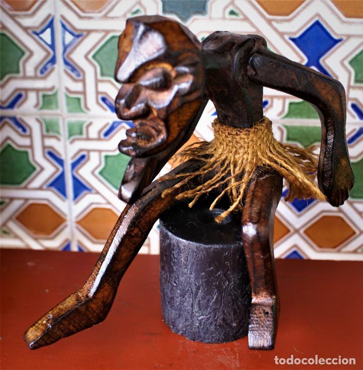 Antig&uuml;edades: Figura en madera de anciano africano - Foto 1