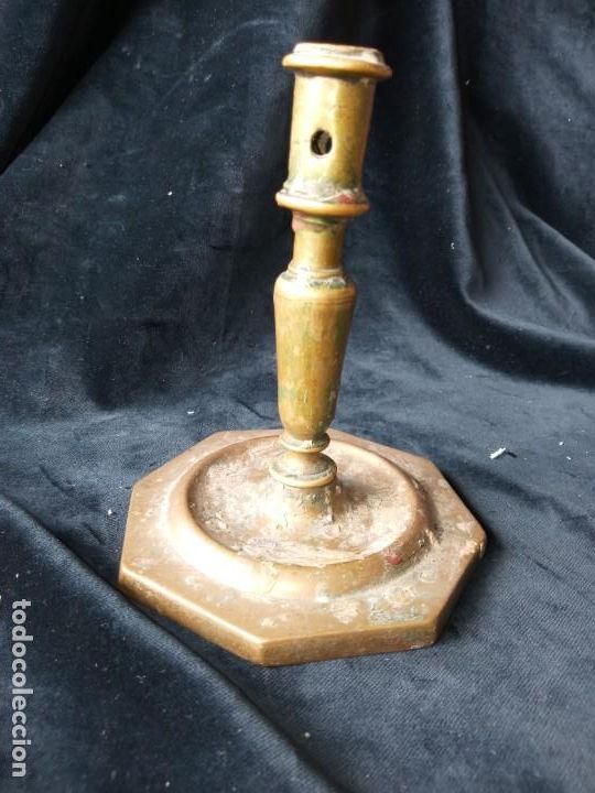 Antig&uuml;edades: Antiguo candelero de bronce - Foto 1