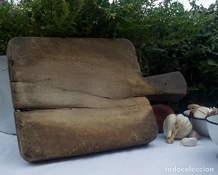Antiquit&eacute;s: Tabla de cortar de madera con encanto r&uacute;stico vintage