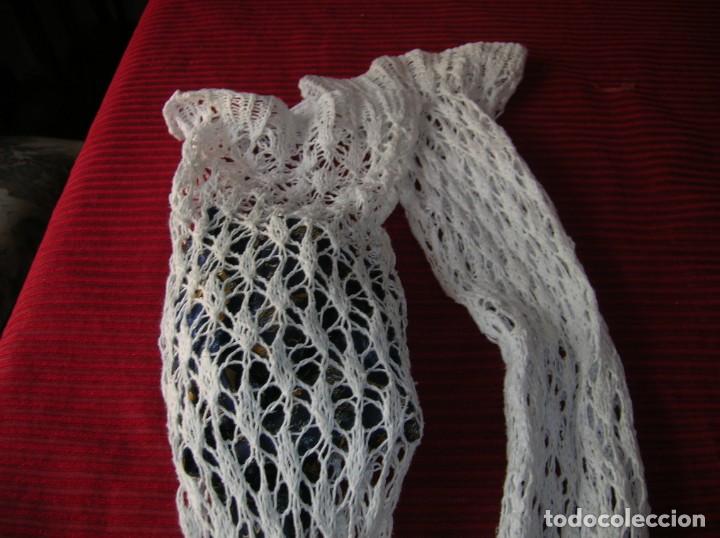 Antigüedades: Antiguas medias de niña para traje regional,tejidas a mano en algodón - Foto 1 - 199388771