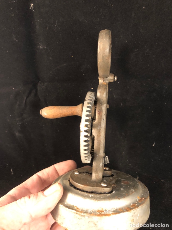 Antig&uuml;edades: Antigua batidora manual marca ELMA - Foto 3