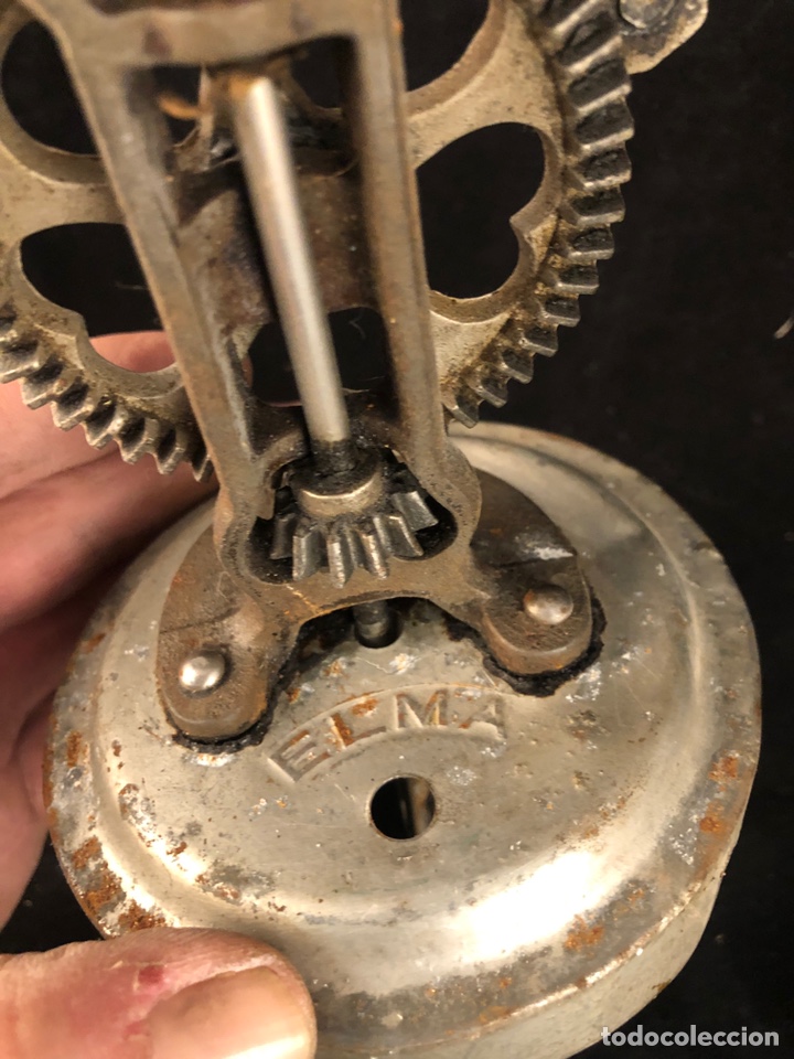 Antig&uuml;edades: Antigua batidora manual marca ELMA - Foto 4