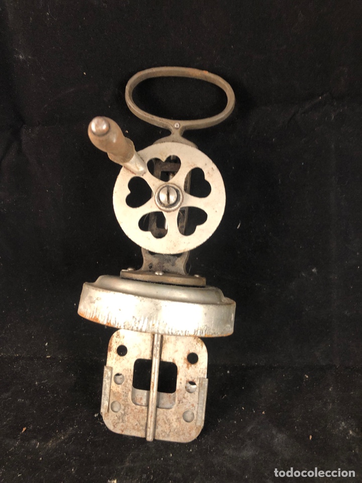 Antig&uuml;edades: Antigua batidora manual marca ELMA - Foto 1