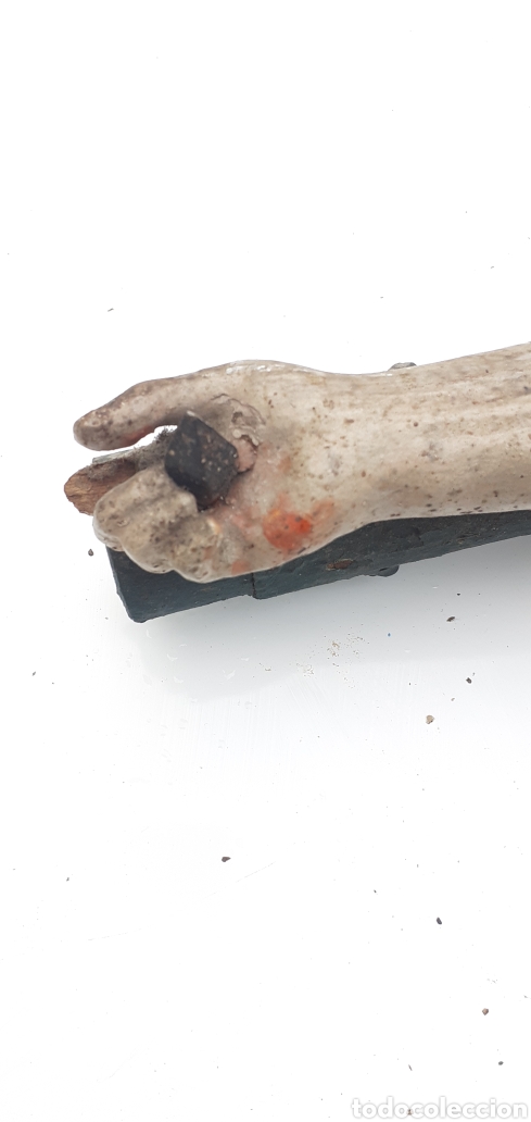 Antig&uuml;edades: Cristo tallado en madera estucada y policromada - Foto 19