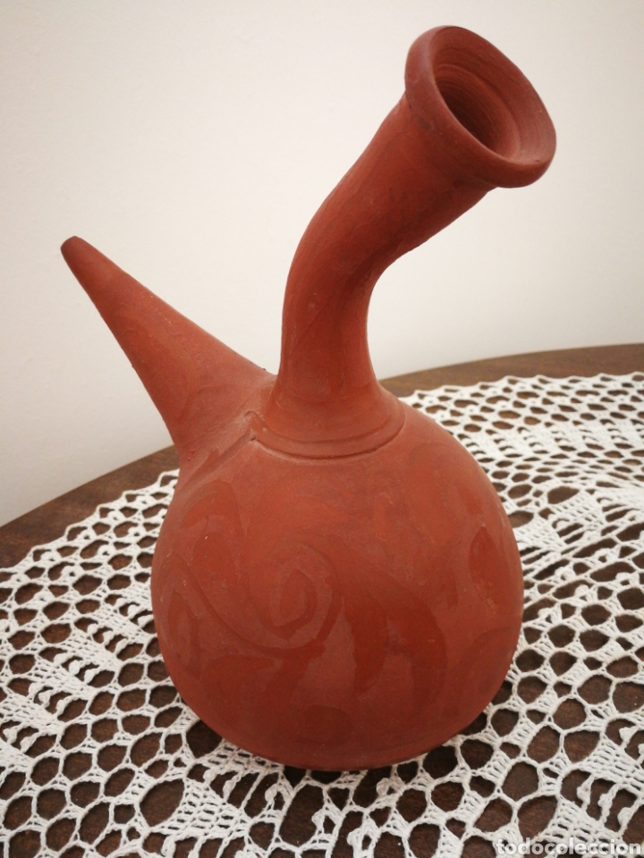 Antig&uuml;edades: BOTIJO DE BARRO TERRACOTA DECORADO ARTESANALMENTE, 22CM.