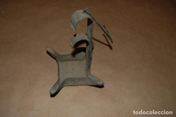 Antig&uuml;edades: Candil de chapa. - Foto 2