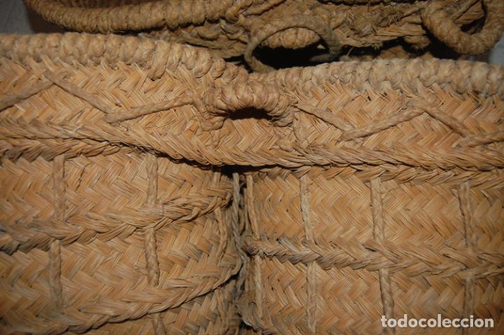 Antig&uuml;edades: Alforjas, serones, aguaderas de esparto. - Foto 3