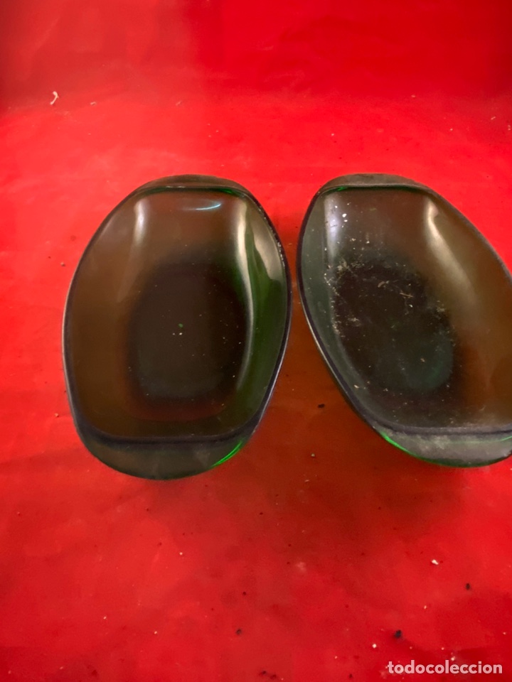 Antiquit&eacute;s: 2 recipientes de vidrio verde