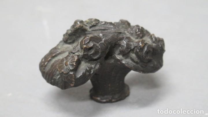 Antig&uuml;edades: PEQUE&Ntilde;A CESTA DE FLORES. BRONCE - Foto 2