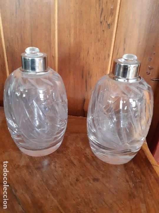 Antig&uuml;edades: ANTIGUOS DOS TARROS DE TOCADOR DE CRISTAL TALLADO.