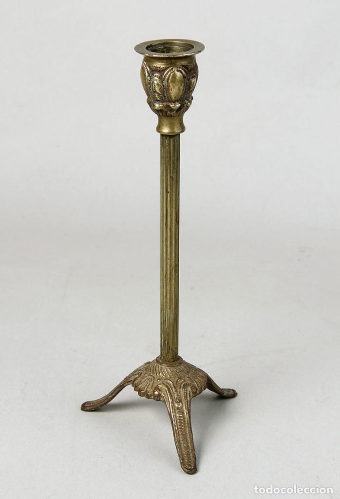 Antig&uuml;edades: PORTAVELAS BRONCE - Foto 1