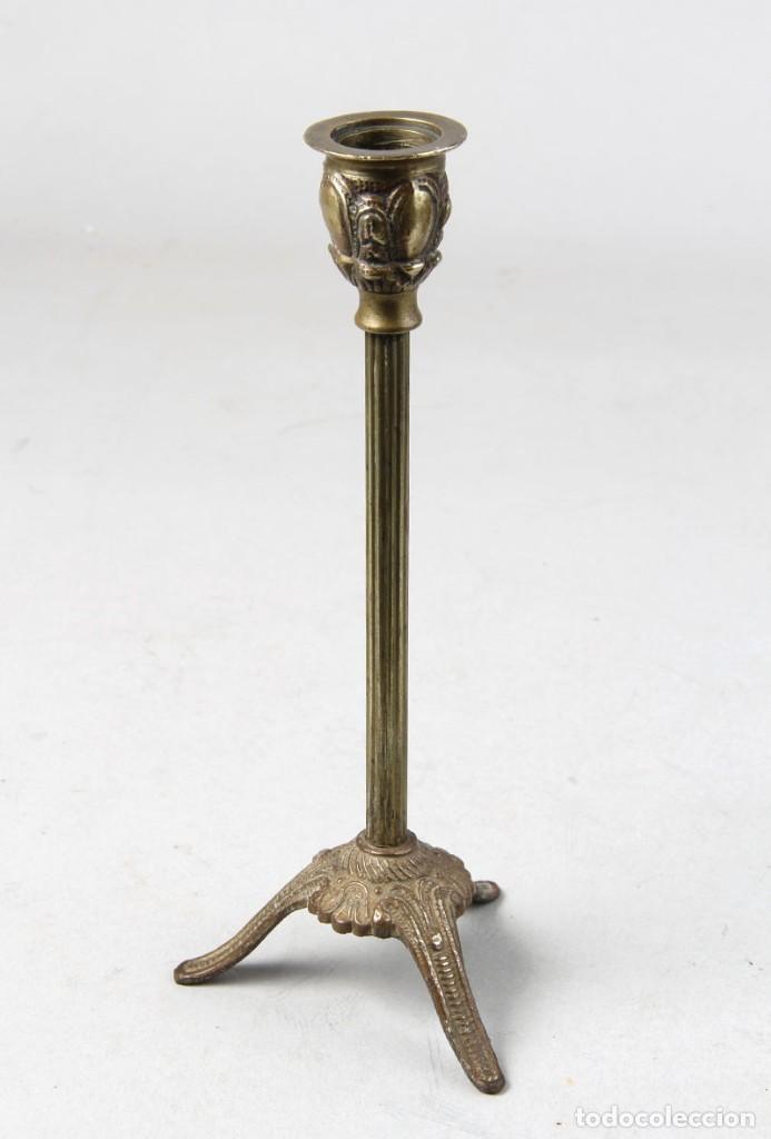 Antig&uuml;edades: PORTAVELAS BRONCE - Foto 2