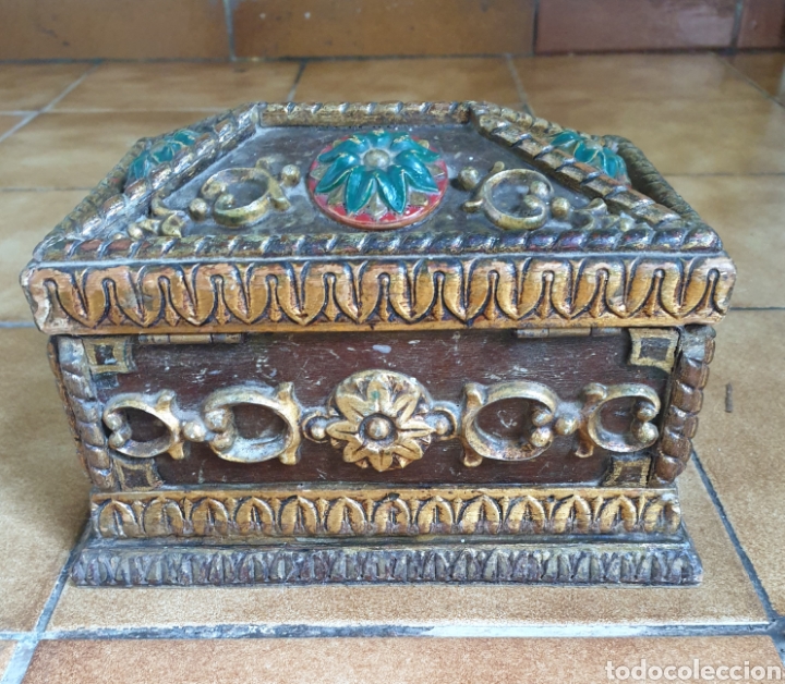 Antig&uuml;edades: Caja de madera tallada - Foto 2
