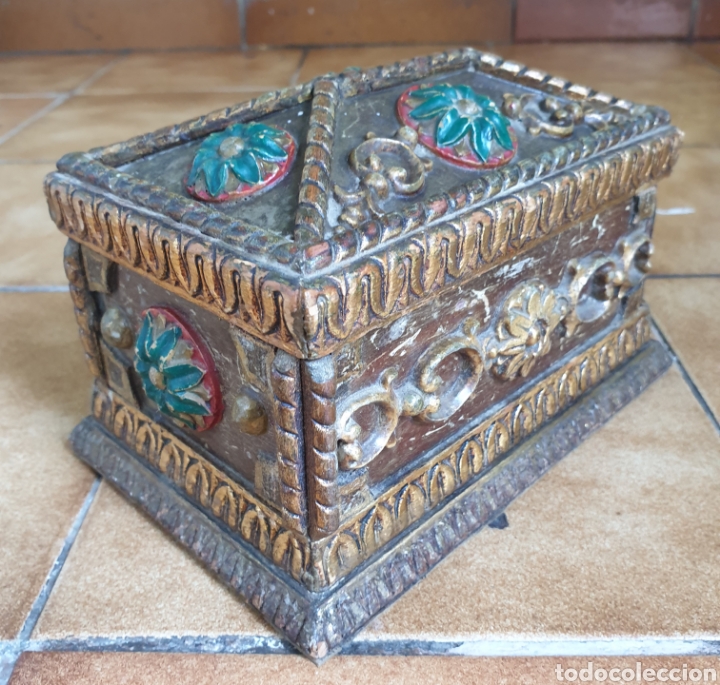Antig&uuml;edades: Caja de madera tallada - Foto 3