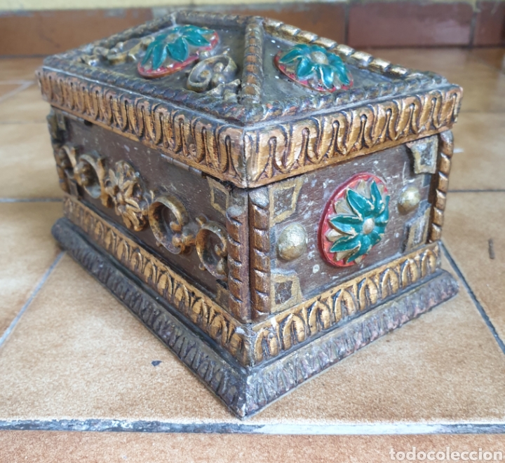 Antig&uuml;edades: Caja de madera tallada - Foto 4