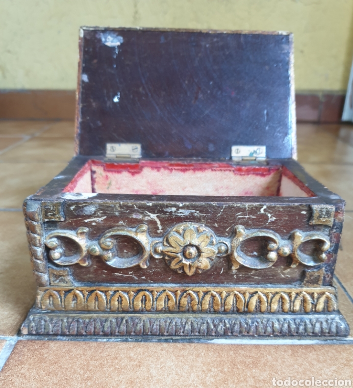 Antig&uuml;edades: Caja de madera tallada - Foto 1