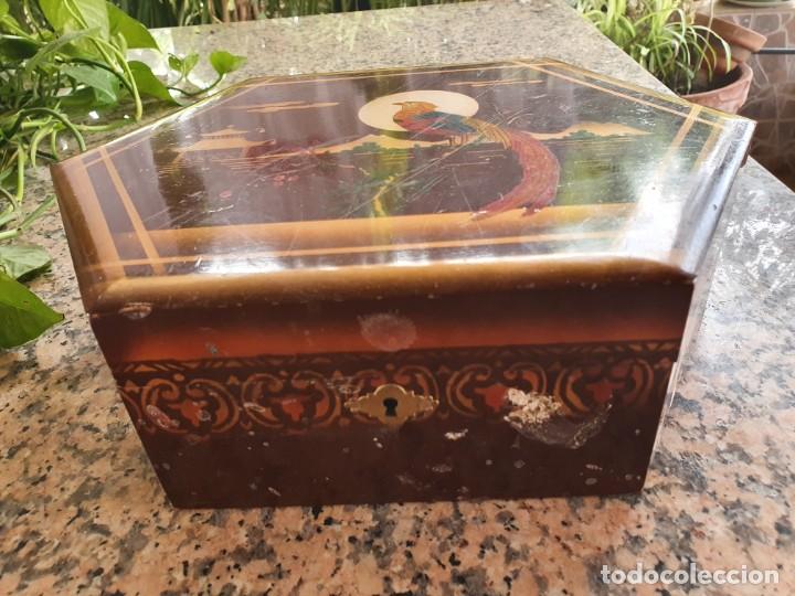 Antig&uuml;edades: Antigua caja  de madera - Foto 1