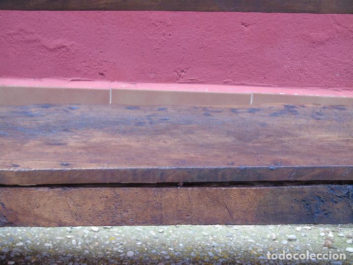 Antig&uuml;edades: ANTIGUO BANCO DE NOGAL. RESTAURADO. - Foto 37