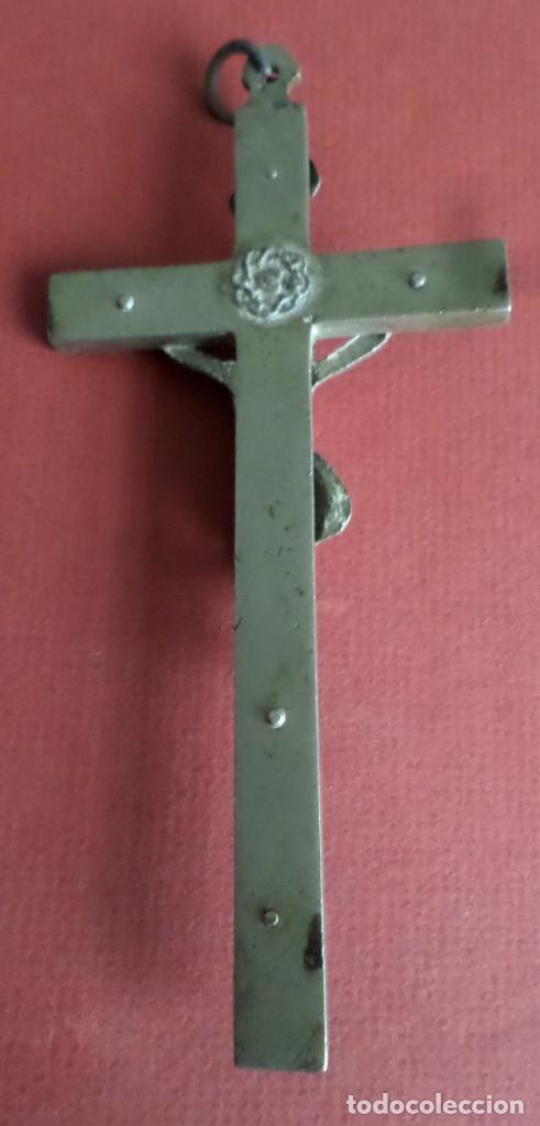 Antig&uuml;edades: Crucifijo de metal y madera - Foto 2