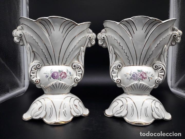 Antig&uuml;edades: Pareja floreros ceramica - Foto 1