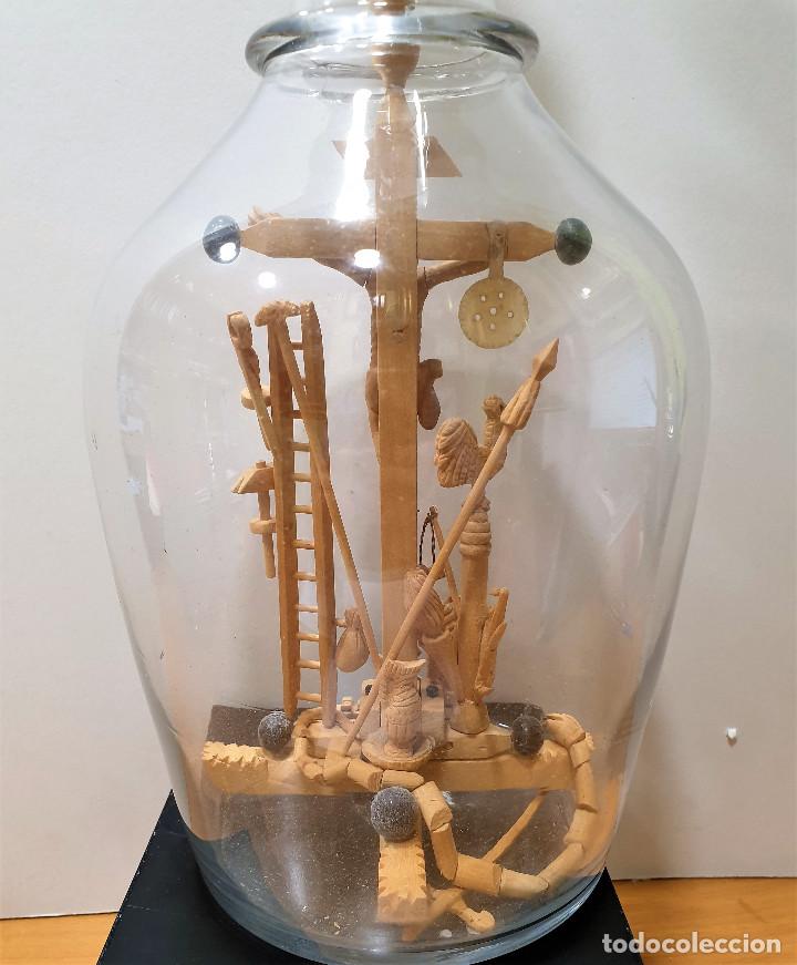 Antig&uuml;edades: Calvario de madera en botella de vidrio de La Granja. - Foto 4