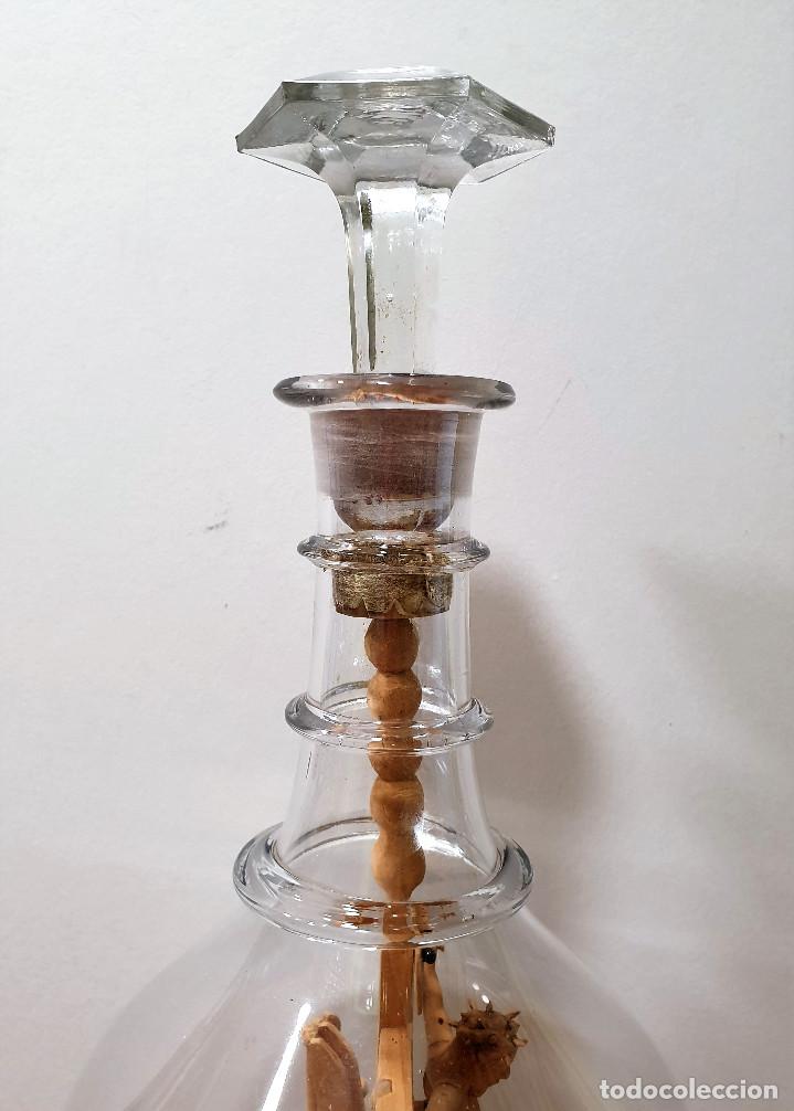 Antig&uuml;edades: Calvario de madera en botella de vidrio de La Granja. - Foto 7