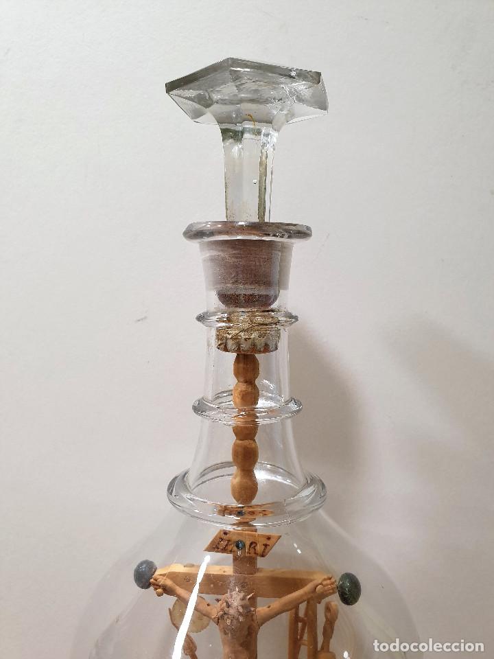 Antig&uuml;edades: Calvario de madera en botella de vidrio de La Granja. - Foto 8