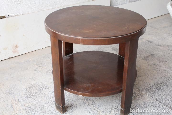 Antig&uuml;edades: mesa baja antigua de madera - Foto 5