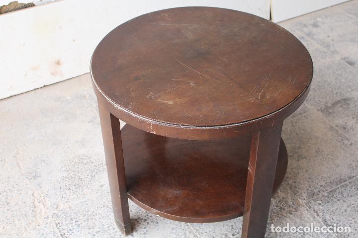 Antig&uuml;edades: mesa baja antigua de madera - Foto 6