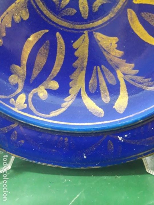 Antig&uuml;edades: Plato de ceramica azul y oro - Foto 4