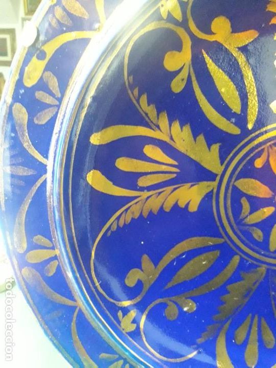 Antig&uuml;edades: Plato de ceramica azul y oro - Foto 3