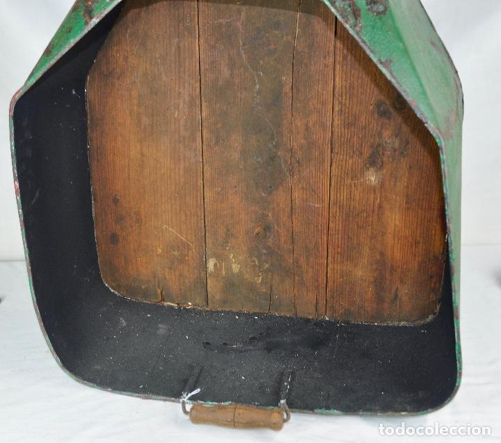 Antig&uuml;edades: Medidor para grano en madera y metal - Foto 3