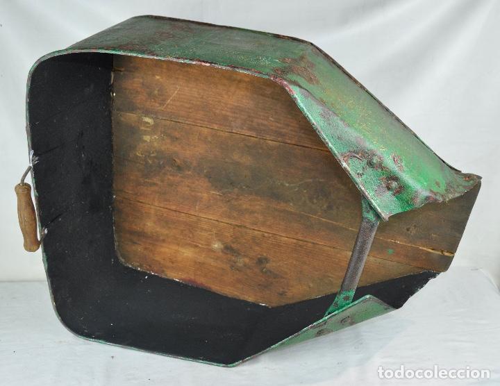 Antig&uuml;edades: Medidor para grano en madera y metal - Foto 6