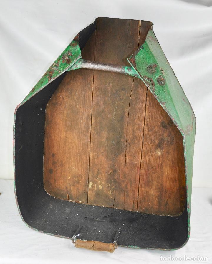 Antig&uuml;edades: Medidor para grano en madera y metal - Foto 1