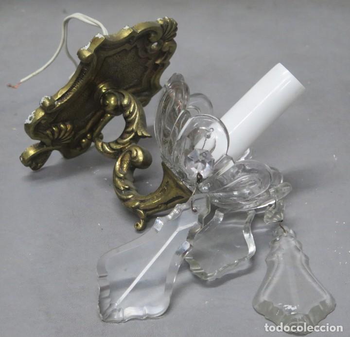 Antig&uuml;edades: APLIQUE DE BRONCE Y CRISTAL - Foto 1