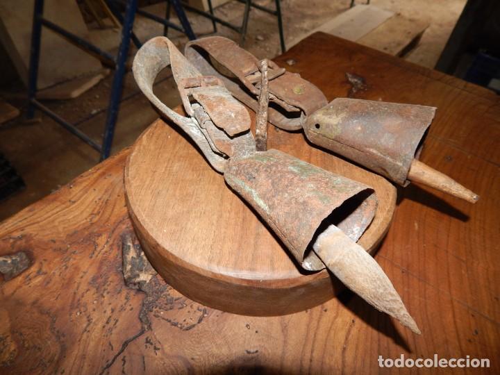 Antig&uuml;edades: pareja de cencerros antiguos - Foto 6