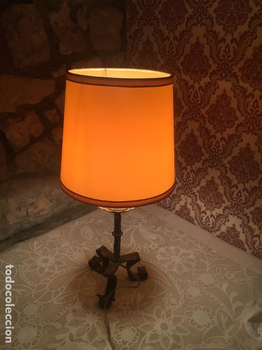 Antiques: Antigua luz / l&aacute;mpara de sobremesa de hierro de estilo hojas de los a&ntilde;os 60