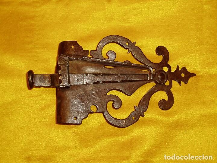 Antig&uuml;edades: Cerrojo Siglo XVIII - Foto 2