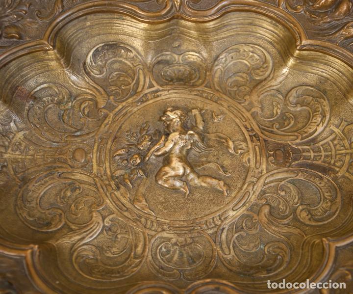 Antig&uuml;edades: MAGN&Iacute;FICO CENTRO DE MESA ISABELINO EN BRONCE - Foto 3