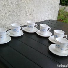 Antigüedades: JUEGO DE CAFE ARCOPAL - 6 TAZAS PEQUEÑAS CON SUS PLATOS EN BLANCO Y AZUL. Lote 200807726