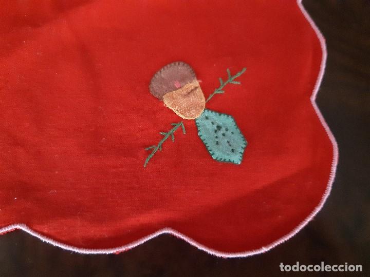 Antig&uuml;edades: SEIS SERVILLETAS ROJAS CON MOTIVOS NAVIDE&Ntilde;OS. - Foto 3