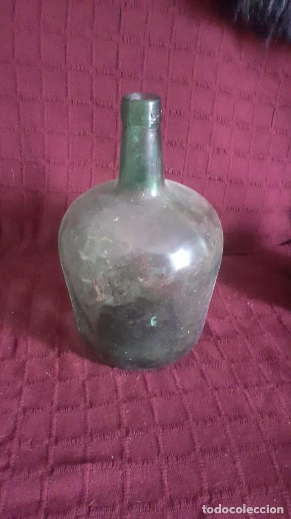 Antiquit&eacute;s: botella de cristal