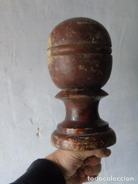 Antig&uuml;edades: POMO BOLA DE ARRANQUE DE ESCALERA boa de madera - Foto 2