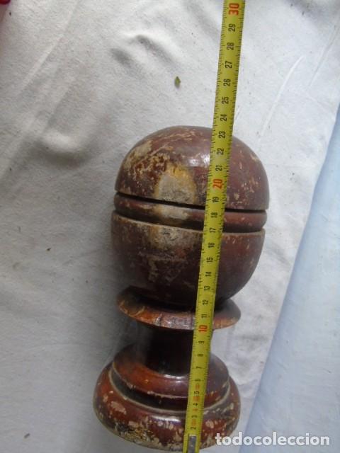 Antig&uuml;edades: POMO BOLA DE ARRANQUE DE ESCALERA boa de madera - Foto 5