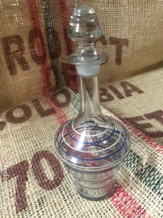 Antig&uuml;edades: Licorera cristal y 6 vasitos - Foto 3