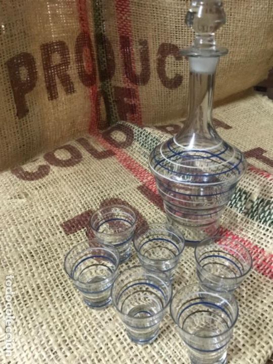 Antig&uuml;edades: Licorera cristal y 6 vasitos - Foto 1