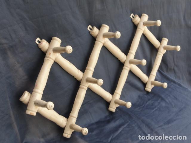 Antig&uuml;edades: PERCHERO EXTENSIBLE DE MADERA. - Foto 2