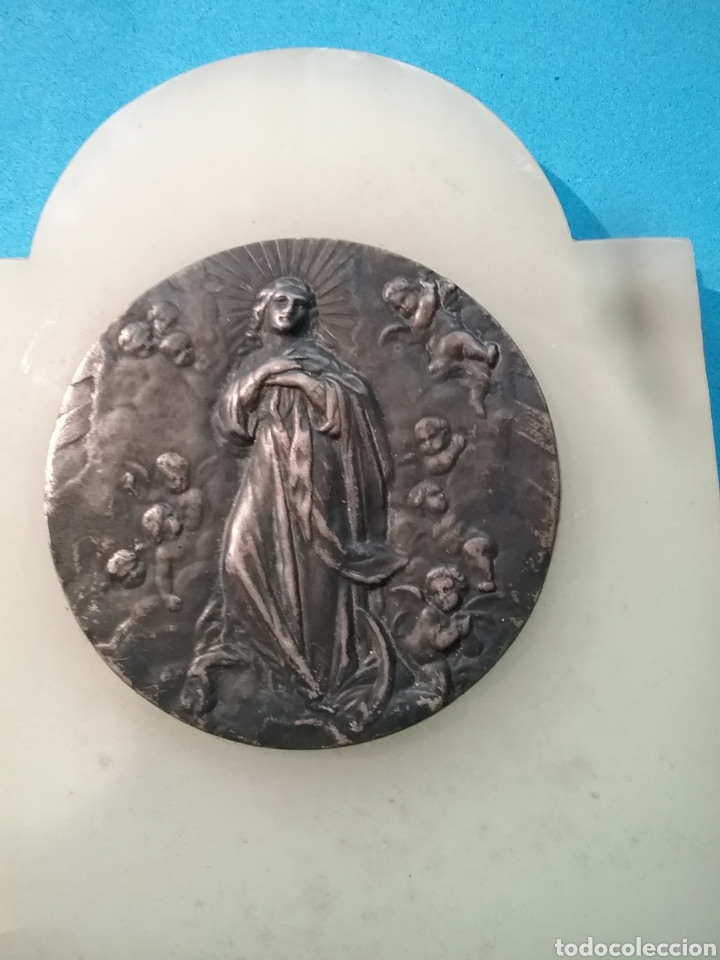 Antig&uuml;edades: Benditera en alabastro con placa de bronce y cristal - Foto 2