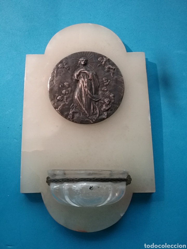Antig&uuml;edades: Benditera en alabastro con placa de bronce y cristal - Foto 1